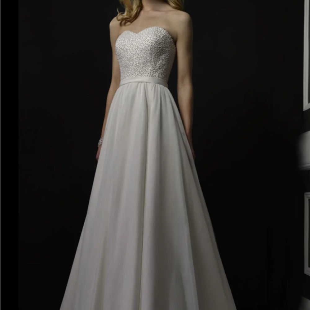 Robert Bullock Bride White Strapless Wedding Dress and Veil